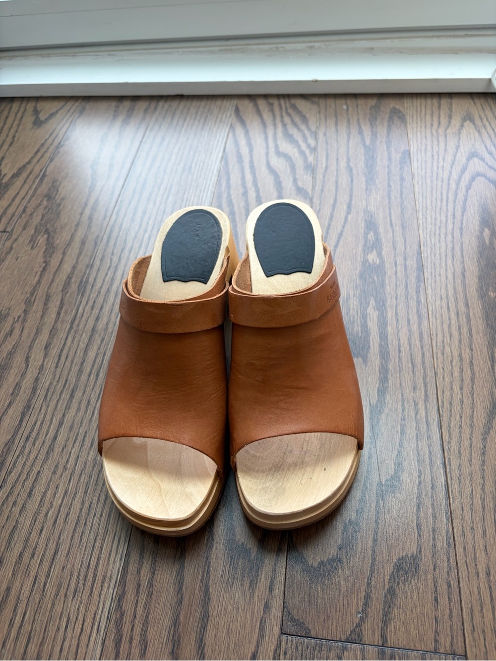 Swedish Hasbeens
Open Toe Slip In, Nature